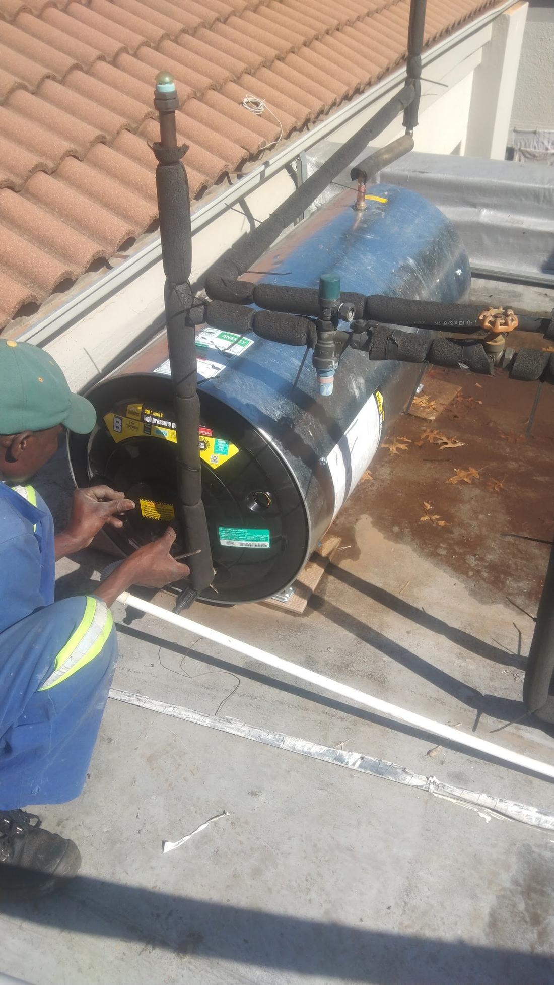 Mondeor Plumbing Services geyser installation